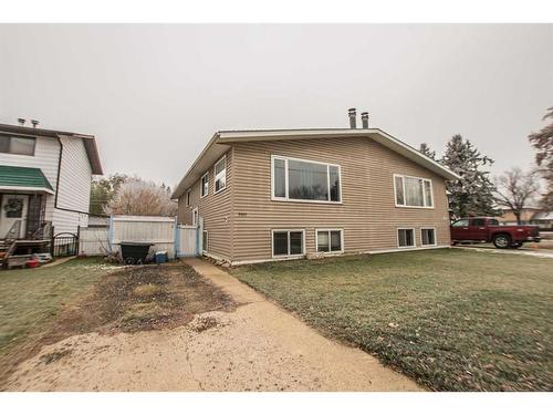 5007 58 Street, Lacombe, AB - Outdoor With Exterior