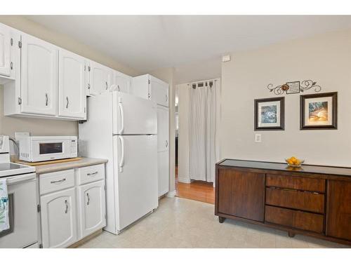 5892 West Park Crescent, Red Deer, AB - Indoor Photo Showing Kitchen