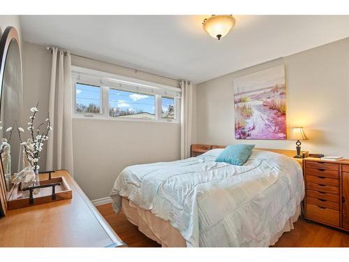 5892 West Park Crescent, Red Deer, AB - Indoor Photo Showing Bedroom