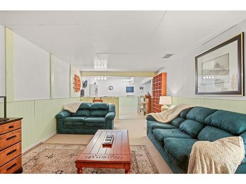 5892 West Park Crescent, Red Deer, AB - Indoor Photo Showing Living Room