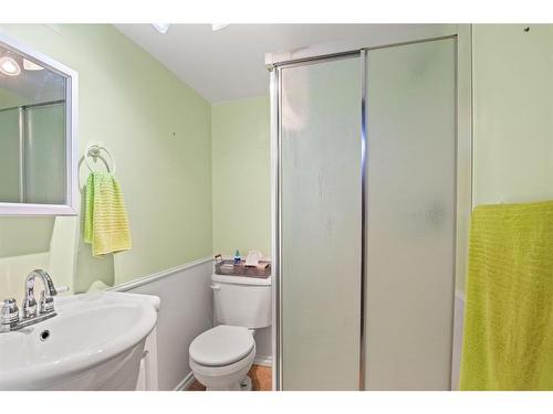 5892 West Park Crescent, Red Deer, AB - Indoor Photo Showing Bathroom