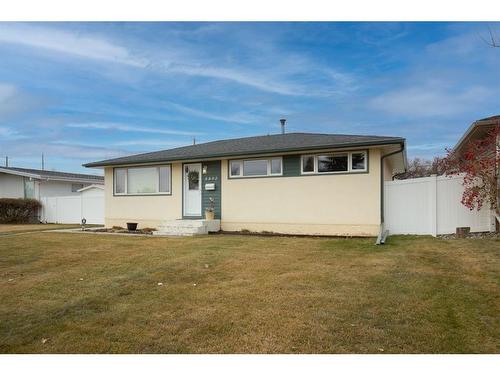 5892 West Park Crescent, Red Deer, AB - Outdoor