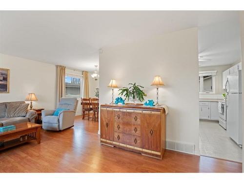 5892 West Park Crescent, Red Deer, AB - Indoor Photo Showing Living Room