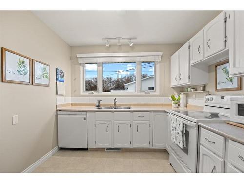 5892 West Park Crescent, Red Deer, AB - Indoor Photo Showing Kitchen With Double Sink