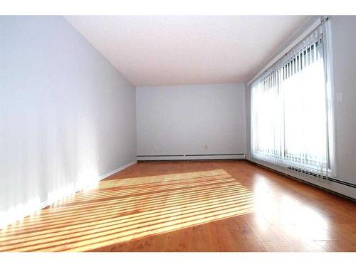 303-4904 54 Street, Red Deer, AB - Indoor Photo Showing Other Room