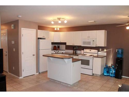 20 Arthur Close, Red Deer, AB - Indoor Photo Showing Kitchen