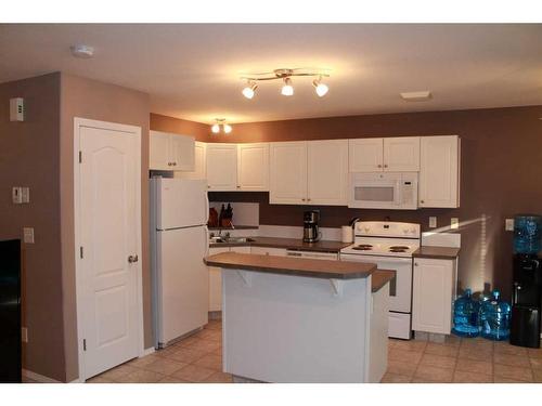 20 Arthur Close, Red Deer, AB - Indoor Photo Showing Kitchen