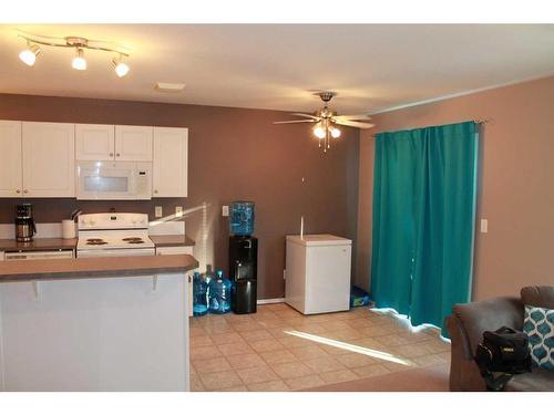 20 Arthur Close, Red Deer, AB - Indoor Photo Showing Kitchen