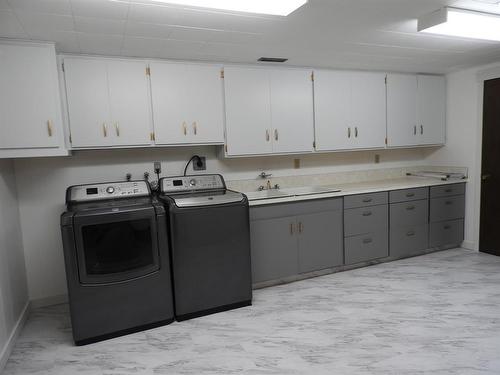 5741 44 Avenue, Lacombe, AB - Indoor Photo Showing Laundry Room