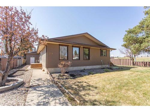 5741 44 Avenue, Lacombe, AB - Outdoor