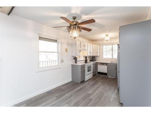 5741 44 Avenue, Lacombe, AB - Indoor Photo Showing Kitchen