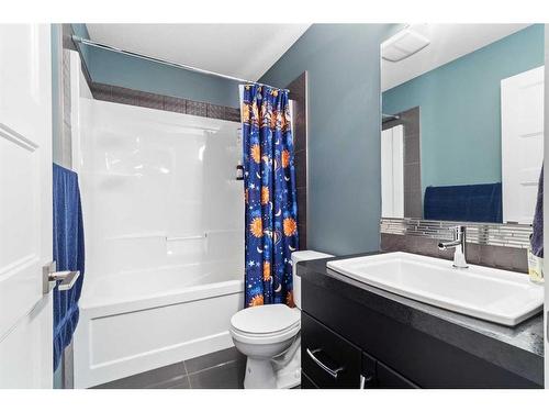 123 Morris Court, Blackfalds, AB - Indoor Photo Showing Bathroom