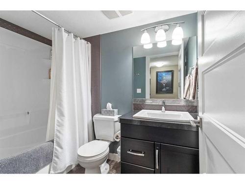 123 Morris Court, Blackfalds, AB - Indoor Photo Showing Bathroom