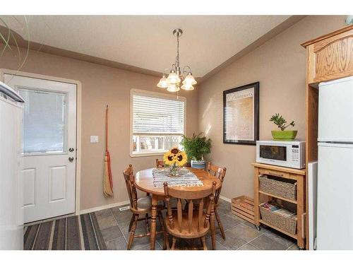 257 Jordan Parkway, Red Deer, AB - Indoor Photo Showing Dining Room