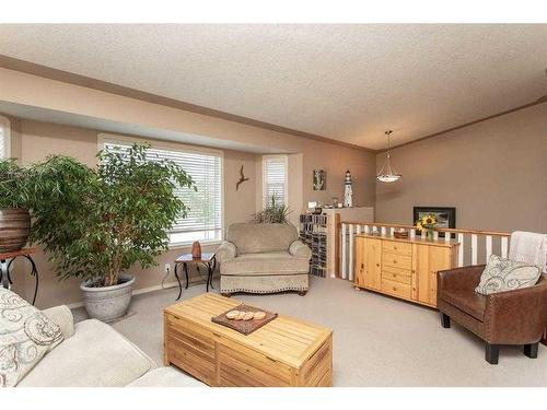 257 Jordan Parkway, Red Deer, AB - Indoor Photo Showing Living Room