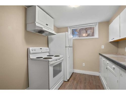 3723 50 Street, Red Deer, AB - Indoor Photo Showing Kitchen