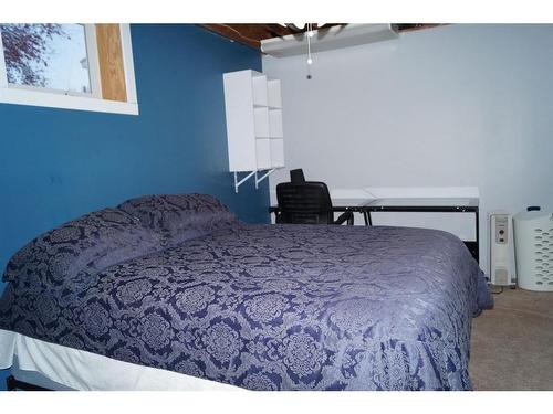 5503 63A Street Close, Ponoka, AB - Indoor Photo Showing Bedroom