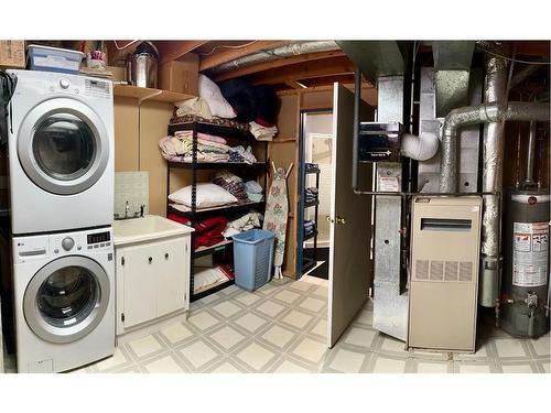 5503 63A Street Close, Ponoka, AB - Indoor Photo Showing Laundry Room