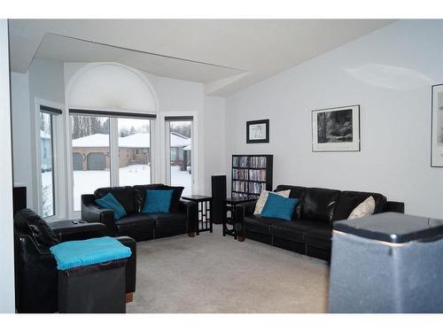 5503 63A Street Close, Ponoka, AB - Indoor Photo Showing Living Room