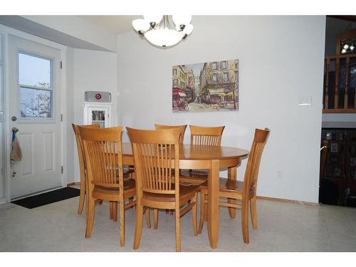 5503 63A Street Close, Ponoka, AB - Indoor Photo Showing Dining Room