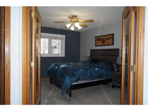 5503 63A Street Close, Ponoka, AB - Indoor Photo Showing Bedroom