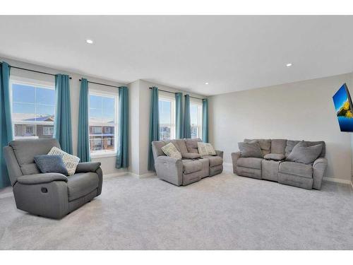 89 Memorial Parkway, Rural Red Deer County, AB - Indoor Photo Showing Living Room