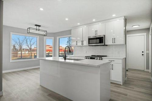 64 Sandringham Close Nw, Calgary, AB - Indoor Photo Showing Kitchen With Upgraded Kitchen