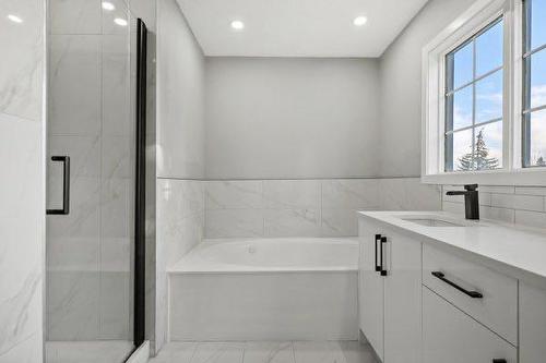 64 Sandringham Close Nw, Calgary, AB - Indoor Photo Showing Bathroom