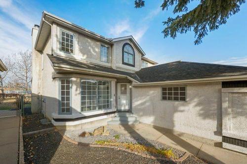 64 Sandringham Close Nw, Calgary, AB - Indoor Photo Showing Kitchen With Upgraded Kitchen