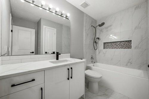 64 Sandringham Close Nw, Calgary, AB - Indoor Photo Showing Bathroom