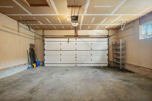 64 Sandringham Close Nw, Calgary, AB - Indoor Photo Showing Garage