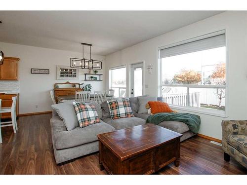 112 Archibald Crescent, Red Deer, AB - Indoor Photo Showing Living Room