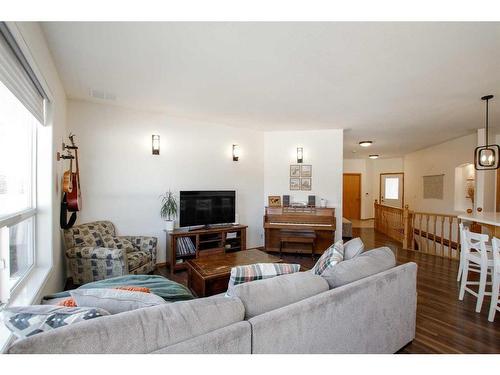 112 Archibald Crescent, Red Deer, AB - Indoor Photo Showing Living Room