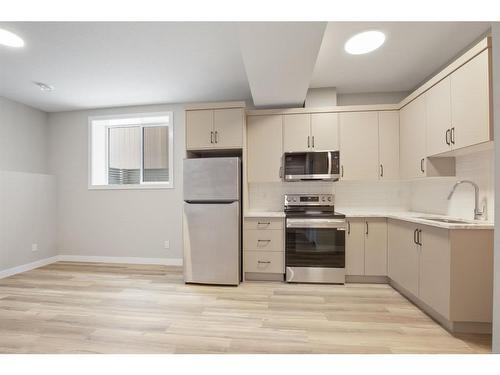 22 Palmer Circle, Blackfalds, AB - Indoor Photo Showing Kitchen