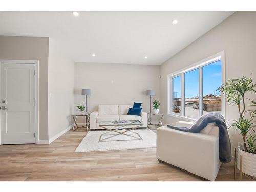 22 Palmer Circle, Blackfalds, AB - Indoor Photo Showing Living Room