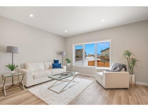 22 Palmer Circle, Blackfalds, AB - Indoor Photo Showing Living Room