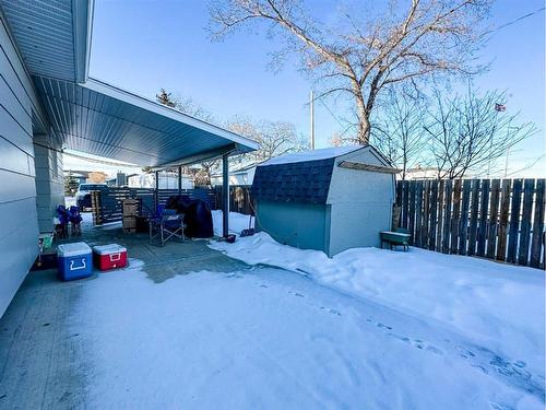 4321 54 Street, Stettler, AB - Outdoor