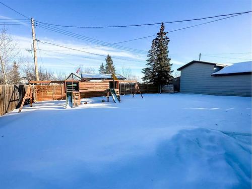 4321 54 Street, Stettler, AB - Outdoor