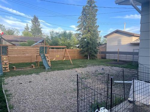 4321 54 Street, Stettler, AB - Outdoor