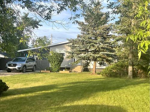 4321 54 Street, Stettler, AB - Outdoor