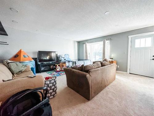 4321 54 Street, Stettler, AB - Indoor Photo Showing Living Room