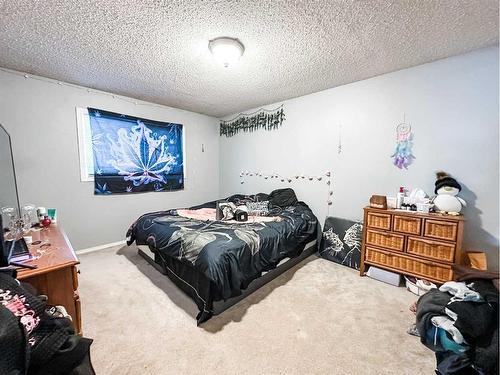 4321 54 Street, Stettler, AB - Indoor Photo Showing Bedroom