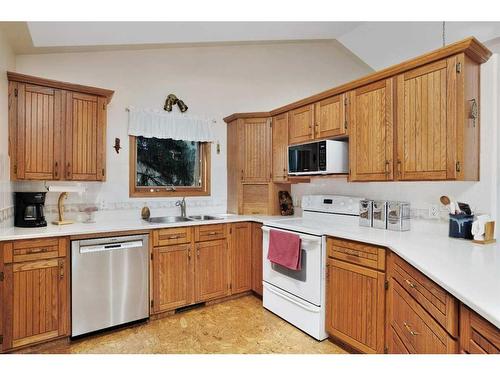 86-28319 Township Road 384, Rural Red Deer County, AB - Indoor Photo Showing Kitchen With Double Sink