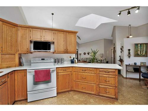 86-28319 Township Road 384, Rural Red Deer County, AB - Indoor Photo Showing Kitchen