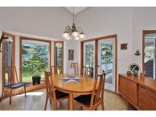 86-28319 Township Road 384, Rural Red Deer County, AB - Indoor Photo Showing Dining Room