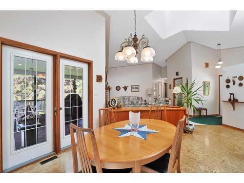 86-28319 Township Road 384, Rural Red Deer County, AB - Indoor Photo Showing Dining Room