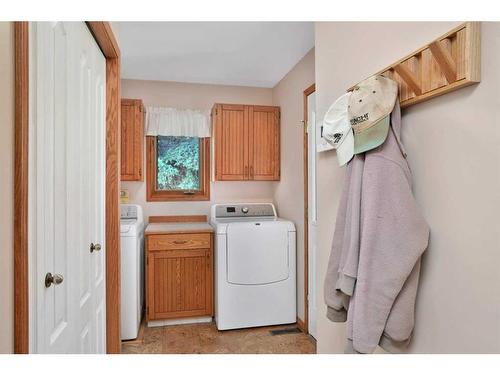 86-28319 Township Road 384, Rural Red Deer County, AB - Indoor Photo Showing Laundry Room