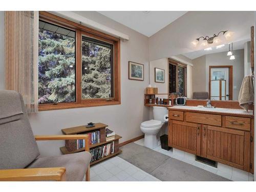 86-28319 Township Road 384, Rural Red Deer County, AB - Indoor Photo Showing Bathroom