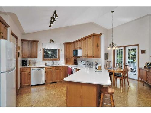 86-28319 Township Road 384, Rural Red Deer County, AB - Indoor Photo Showing Kitchen