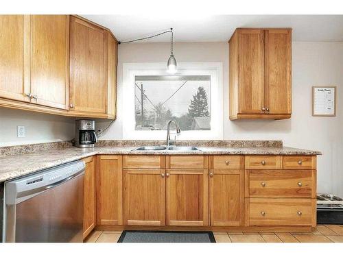 4024 39 Street, Red Deer, AB - Indoor Photo Showing Kitchen With Double Sink